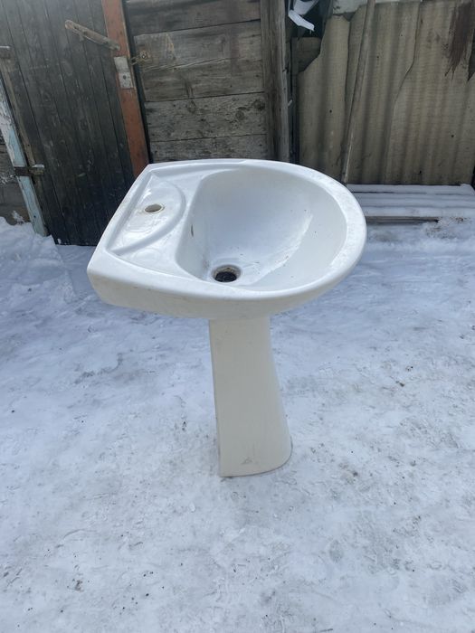Продам раковину с подножкой