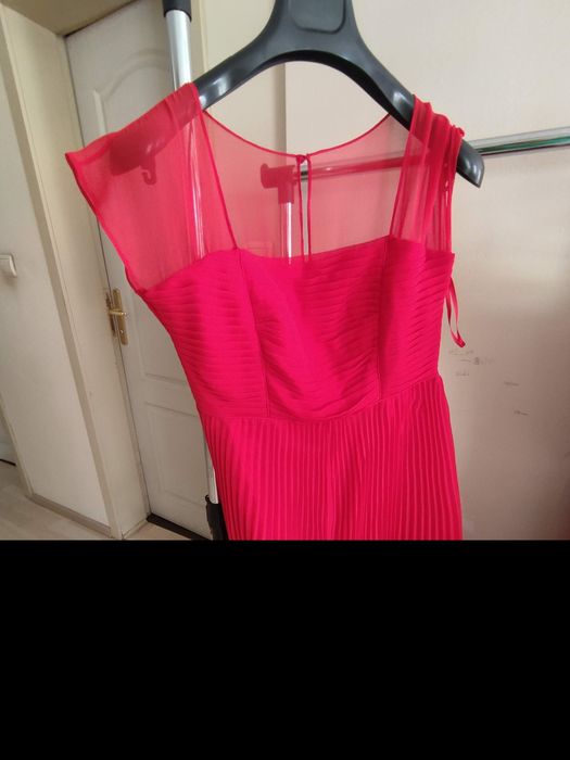 Две червени рокли Л