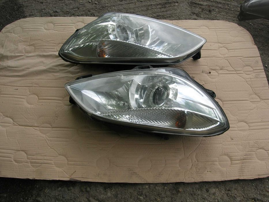 Faruri Fiat Ducato an 2016 + Skoda Fabia an 2011 cu suporti rupti