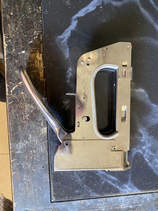 Продавам такер Rapid R28