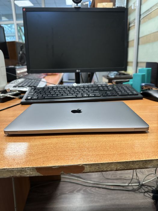 Macbook pro m1 8/256