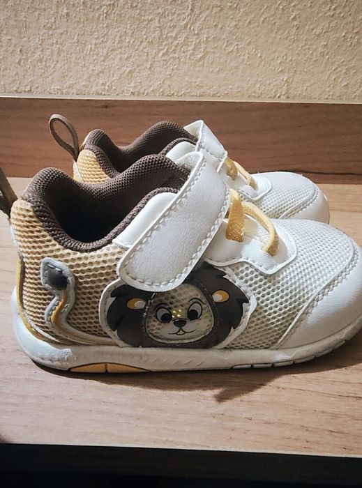 Продам детские кроссовки dr kong