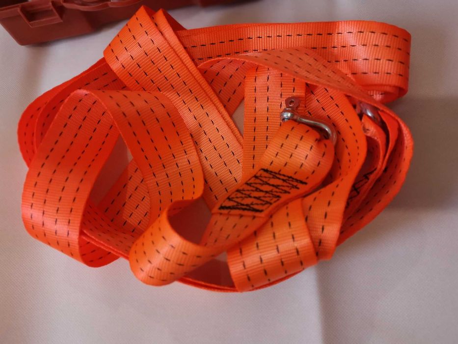 Автокомплект: ЗАВЕРЕН пожарогасител, аптечка, жилетка,триъгълник, въже