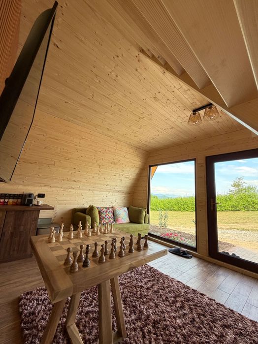 Se vine Cabana A-frame gata de locuit sau închiriat cu panorama deosebită