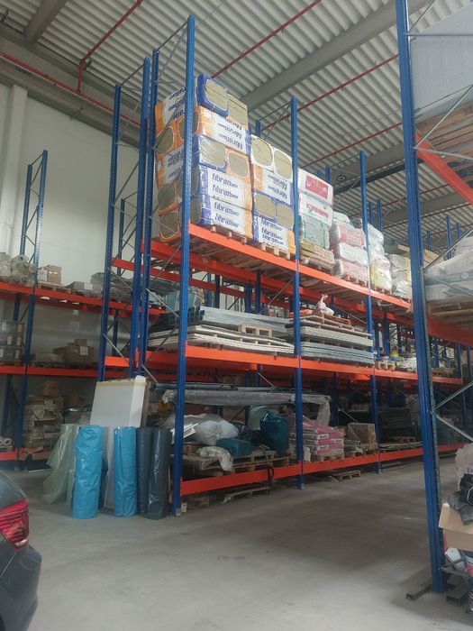 Lichidare stoc la rafturi metalice pentru depozitare