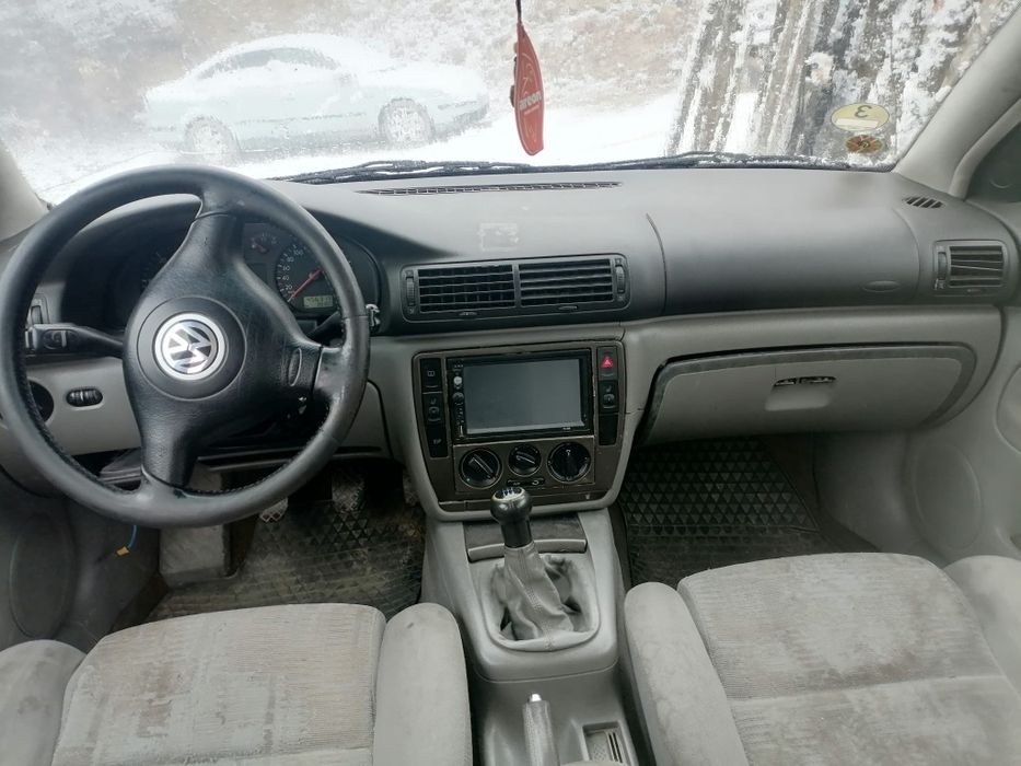 Vând Volkswagen Passat B5