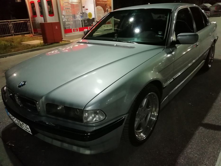BMW Е38 740i V8 под наем за абитуриентски бал, сватба, фотосесия и др.