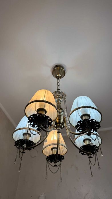 Люстра металлическая