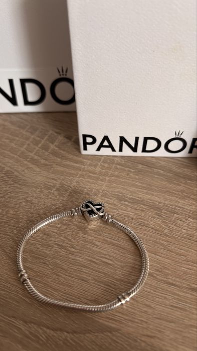 Продавам гривна на Pandora