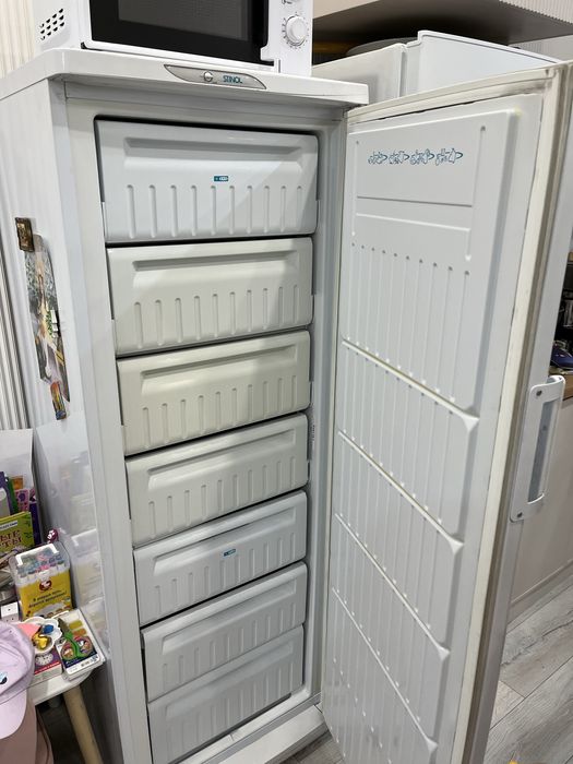 Вертикальный Морозильник stinol