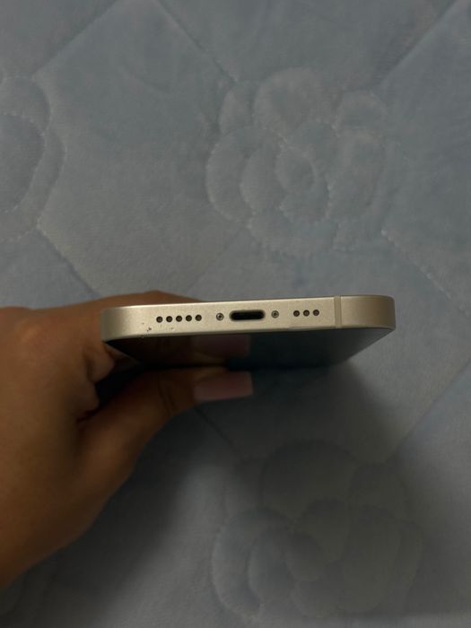 Vând iPhone 14 – 128 GB – Liber de rețea – Stare excelentă