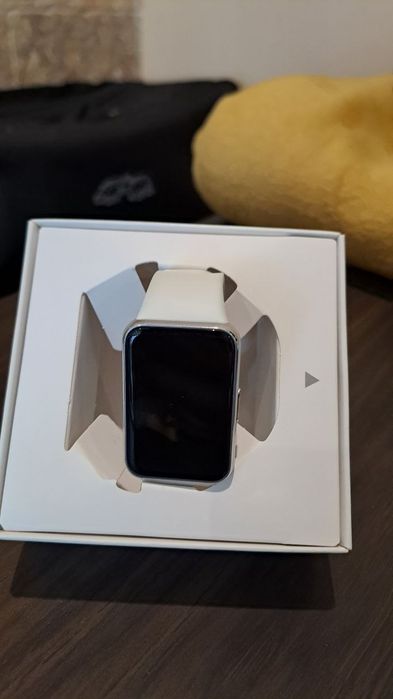 Samsung galaxy fit3 silver + подарък аксесоари