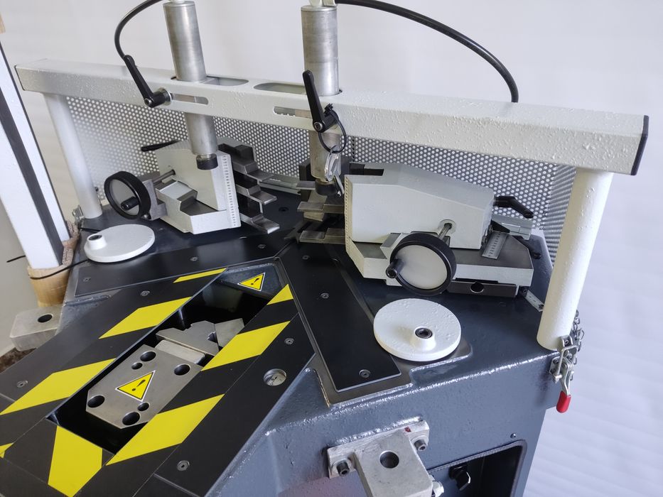 Автоматична ъглонабивна машина PRESSTA EISELE 2000 - Германия