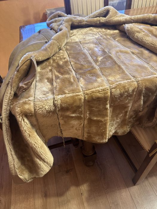 Haina tip Alain Delon , dama. Blana naturala , stare foarte buna