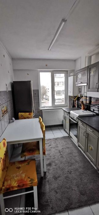 Dau in chirie apartament cu 3 camere, in Tudor, etajul 3 din 4