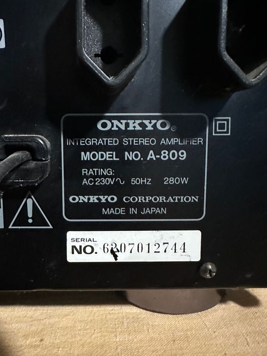 Amplificator de putere Onkyo integra R1.