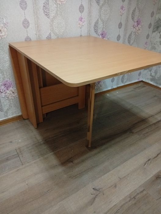 Раскладной кухонный стол
