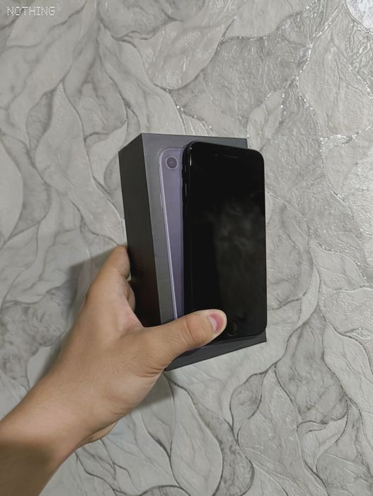 iPhone 8 (64 ГБ, АКБ - 100%).