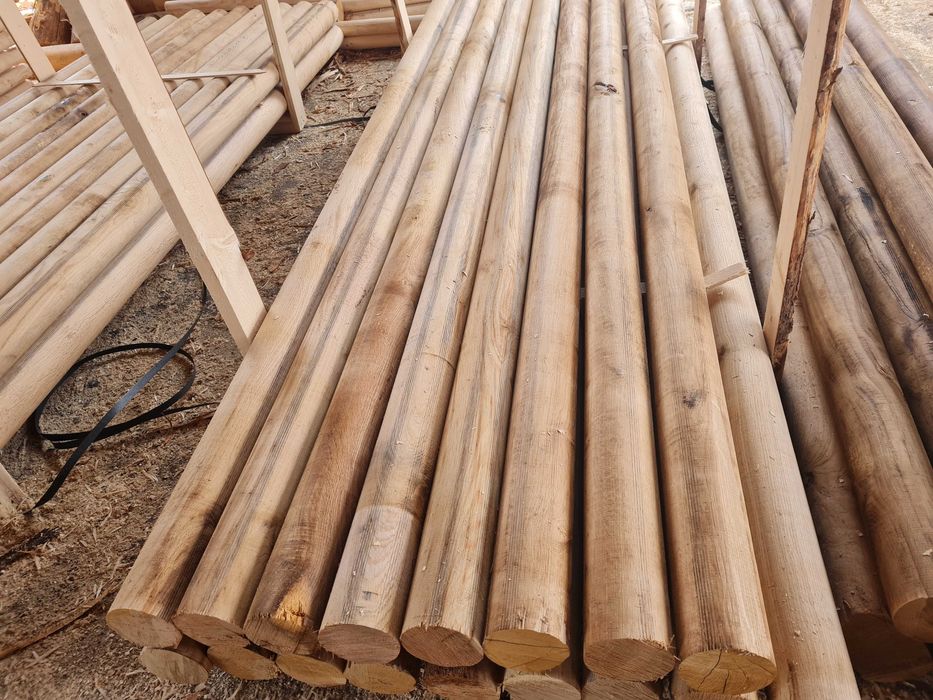 Stalpi din stejar calibrati pe rotund , balustrii