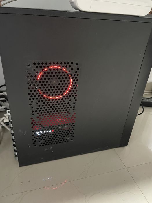 PC  Ryzen 7 2700   16 RAM. Msi 1070 8gb