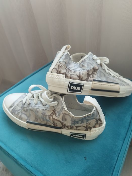 Маркови мъжки кецове Dior.