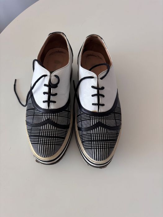 Обувки затворени с възки