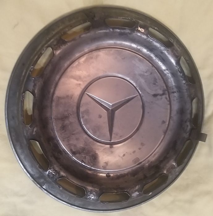 Capace inox Mercedes 4 bucăți două de un fel două diferite