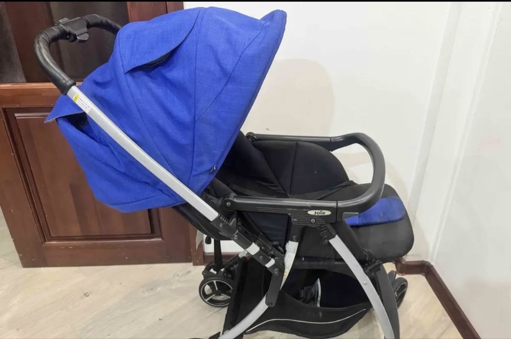 Продам коляску joie