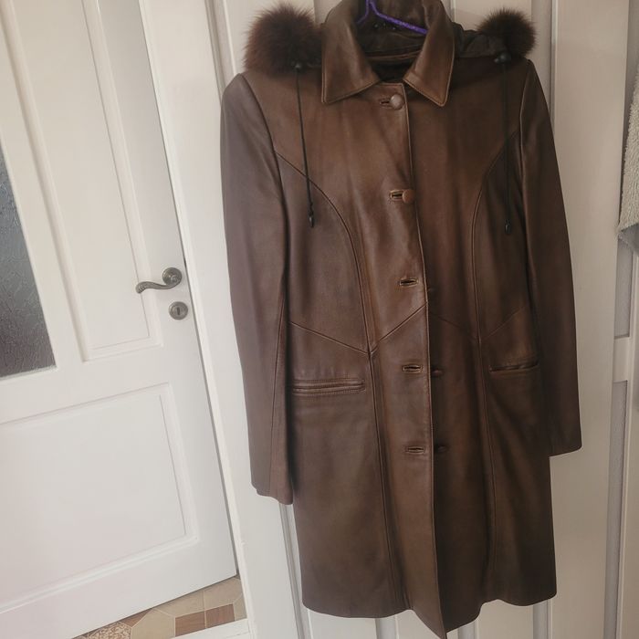 Vând haina din piele, mărimea 40