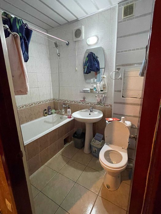 Срочно продается 3х комнатная квартира в кирпичном доме на 9 Чиланзара