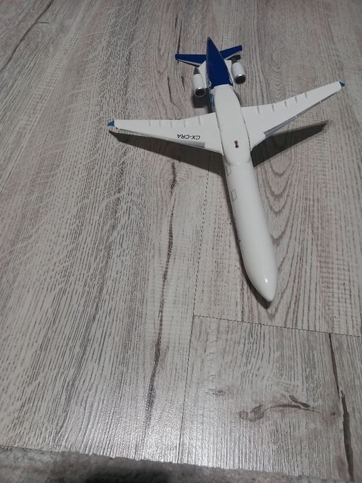 Vând! Avion din plastic rezistent