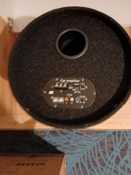 De vănzare subufăr de mașină