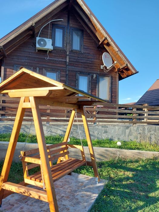 Doua cabane de vanzare