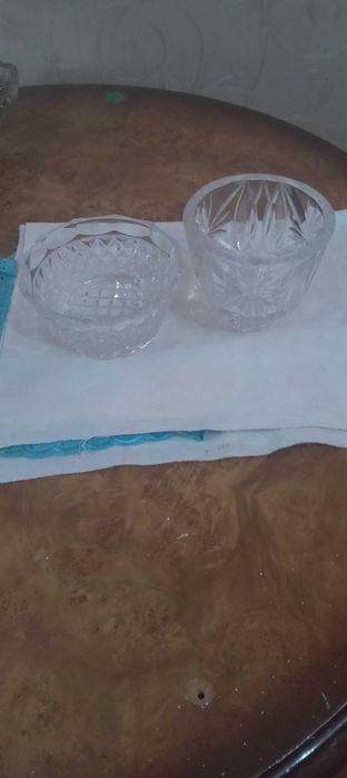 Две хрустальные вазы