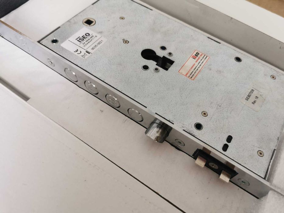 Електромеханична брава FIAM X1R - в отлично състояние