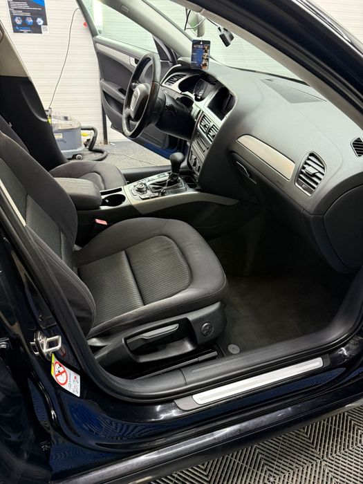 Audi A4 B8 • 2009 • Automată • S-line exterior • 320.000 km • 5000€