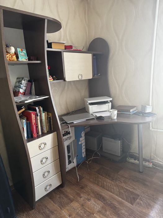 Гарнитур (шкаф, кровать, стол)