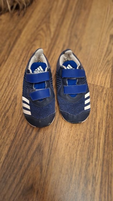 Продам детскую обувь