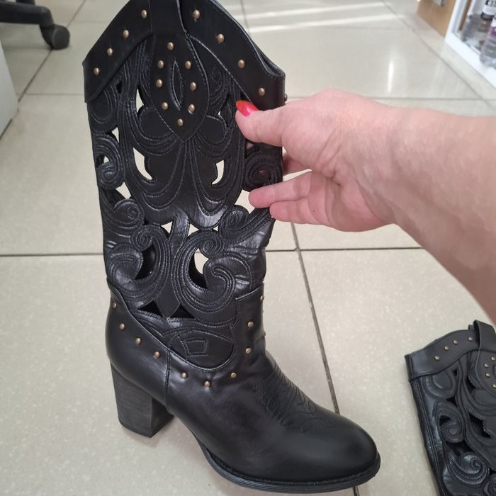 Продам женские сапоги