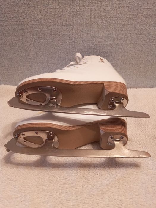 Фигурные коньки  новые