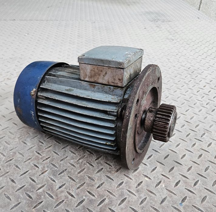 Електромотор 1 брой