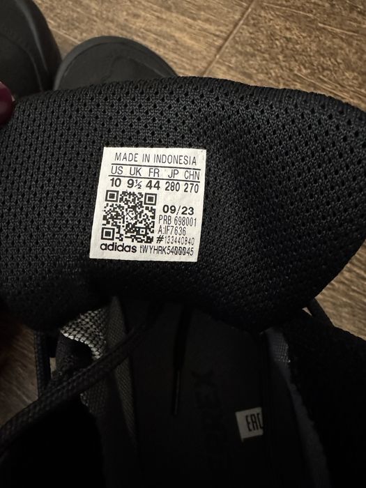 Кроссовки Adidas зима