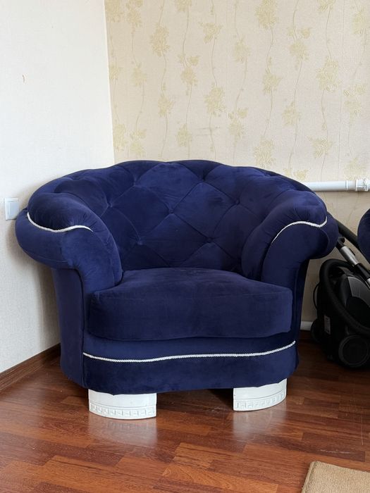 Диван с двумя креслами