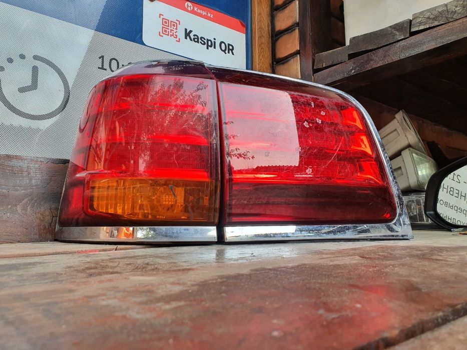 Задний левый комплект фонарей Lexus LX570