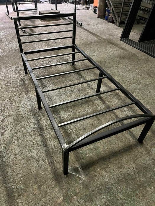 кровать металлическая