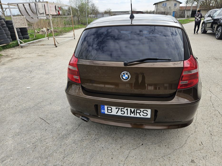Bmw e87 an 2010 .