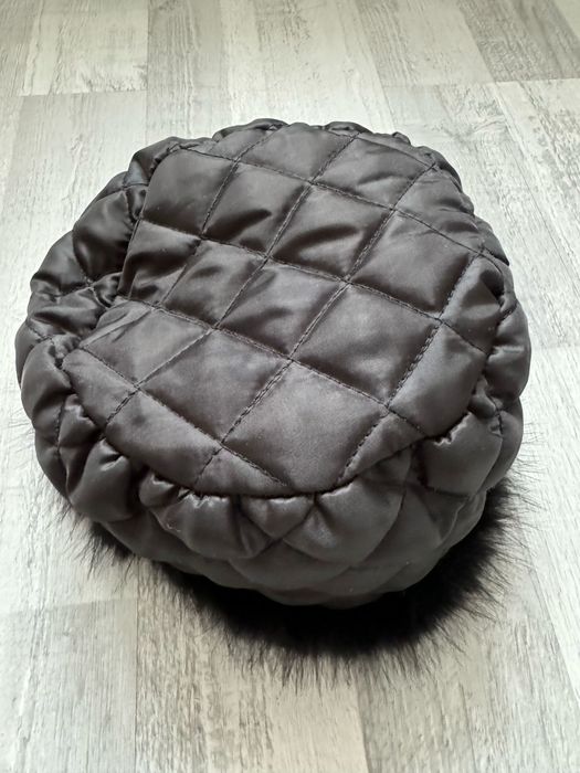 Caciula de blana neagra