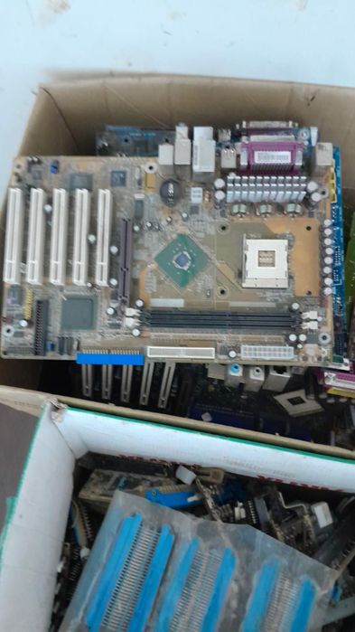 Центральный пункт радиодетали платы.