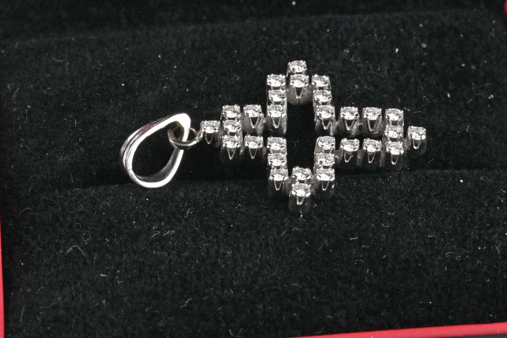 Златен Кръст Бяло Злато 750 с 32 Брилянта 0.60 карата, 2.3 грама