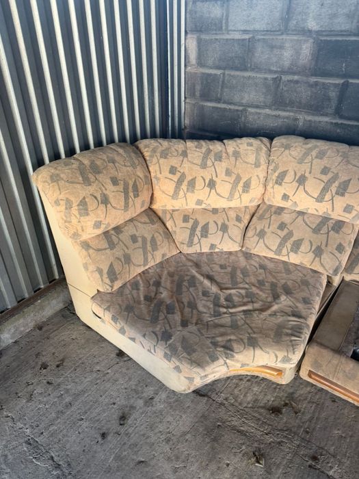 Продам диван, матрас есть